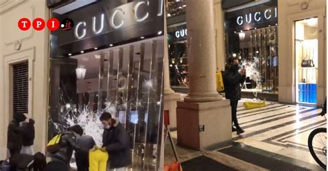 proteste torino gucci|VIDEO .